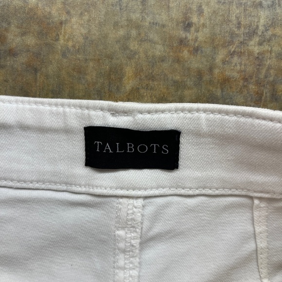 Talbots Women’s Sailor White Button-Accent Trousers Size 2 Wide Leg Jean - Picture 3 of 12